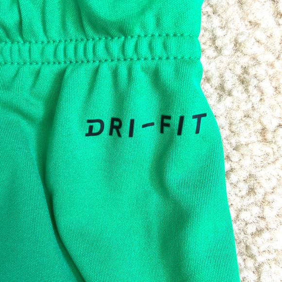 SOLD NWT Mens Nike Dri-Fit Large basketball running athletic training shorts - Picture 3 of 12